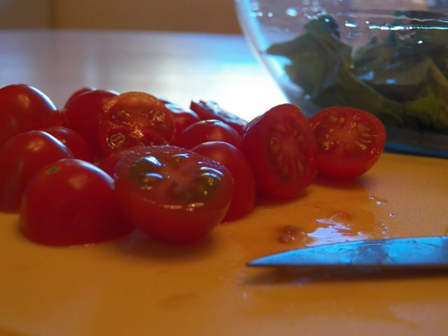 Cutting Tomatoes