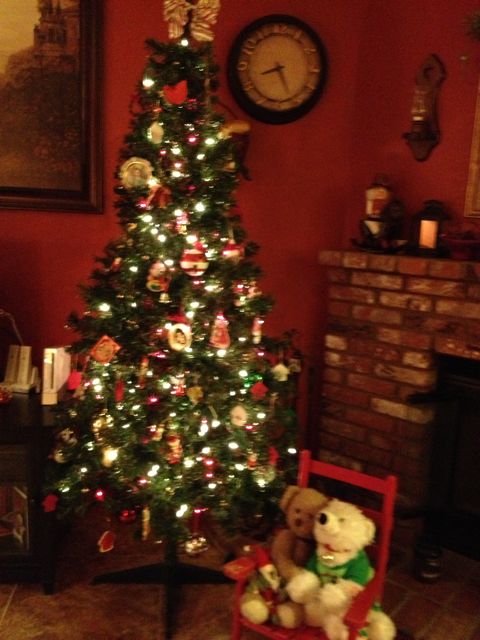 Dot's Decorated Tree